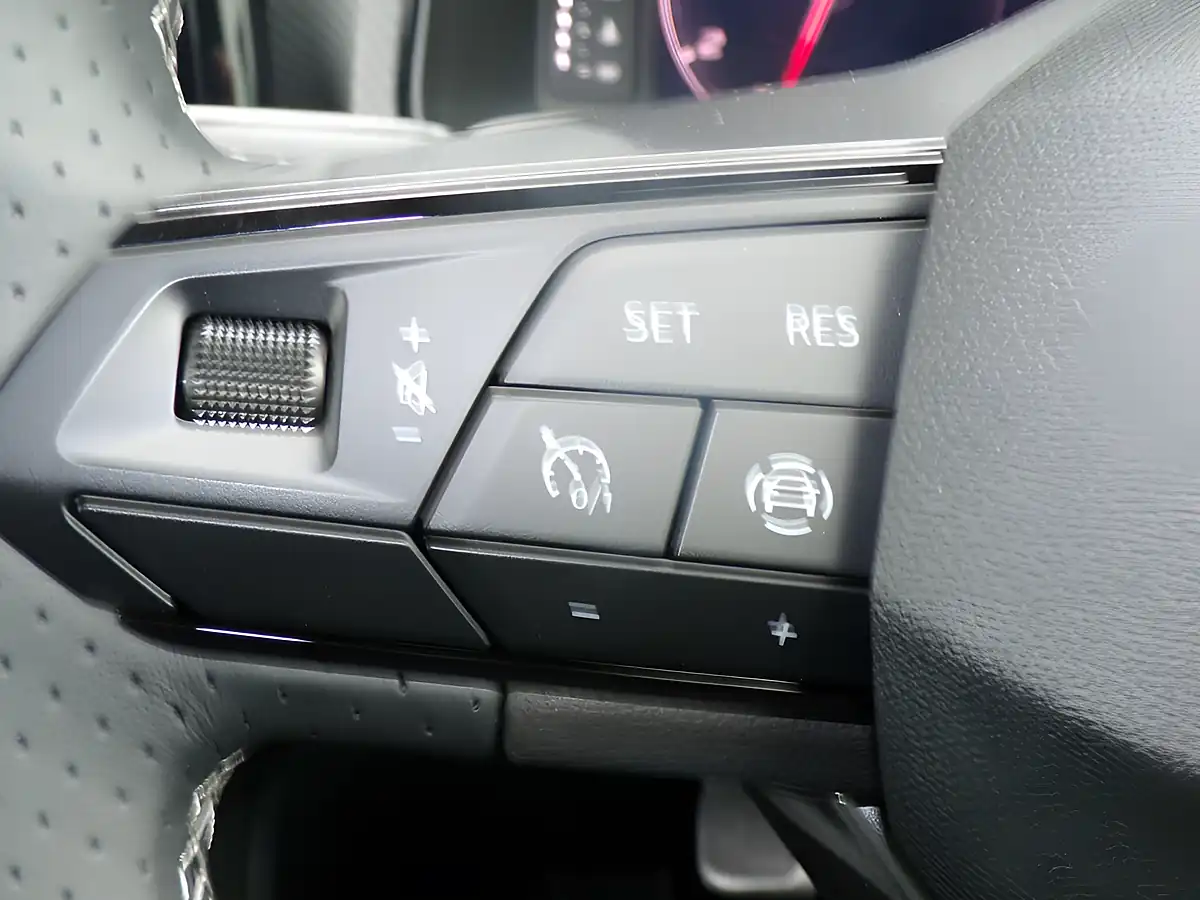 Used 2026 SEAT Arona Fr Sport White - Interior and Exterior details 13