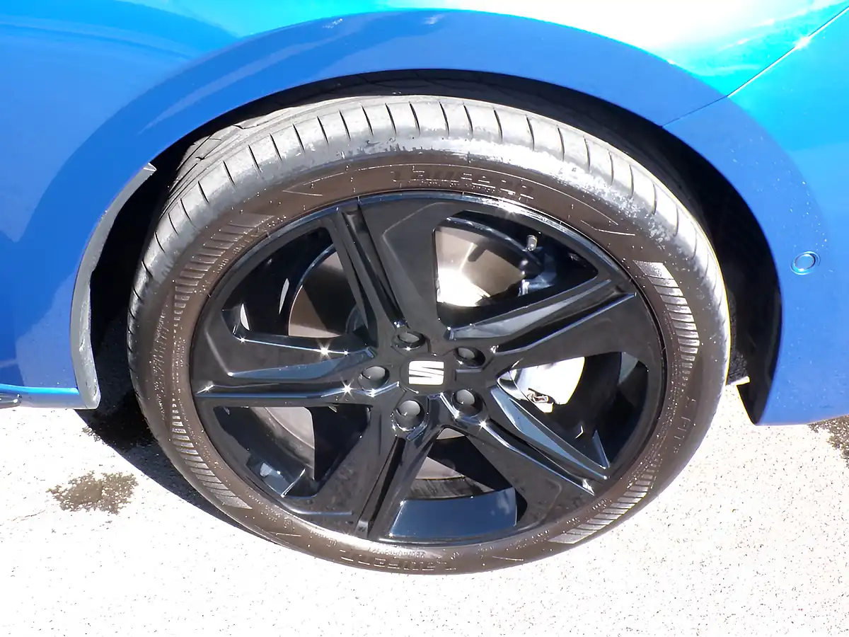 Used 2026 SEAT Leon Fr Black Edition Blue - Interior and Exterior details 16