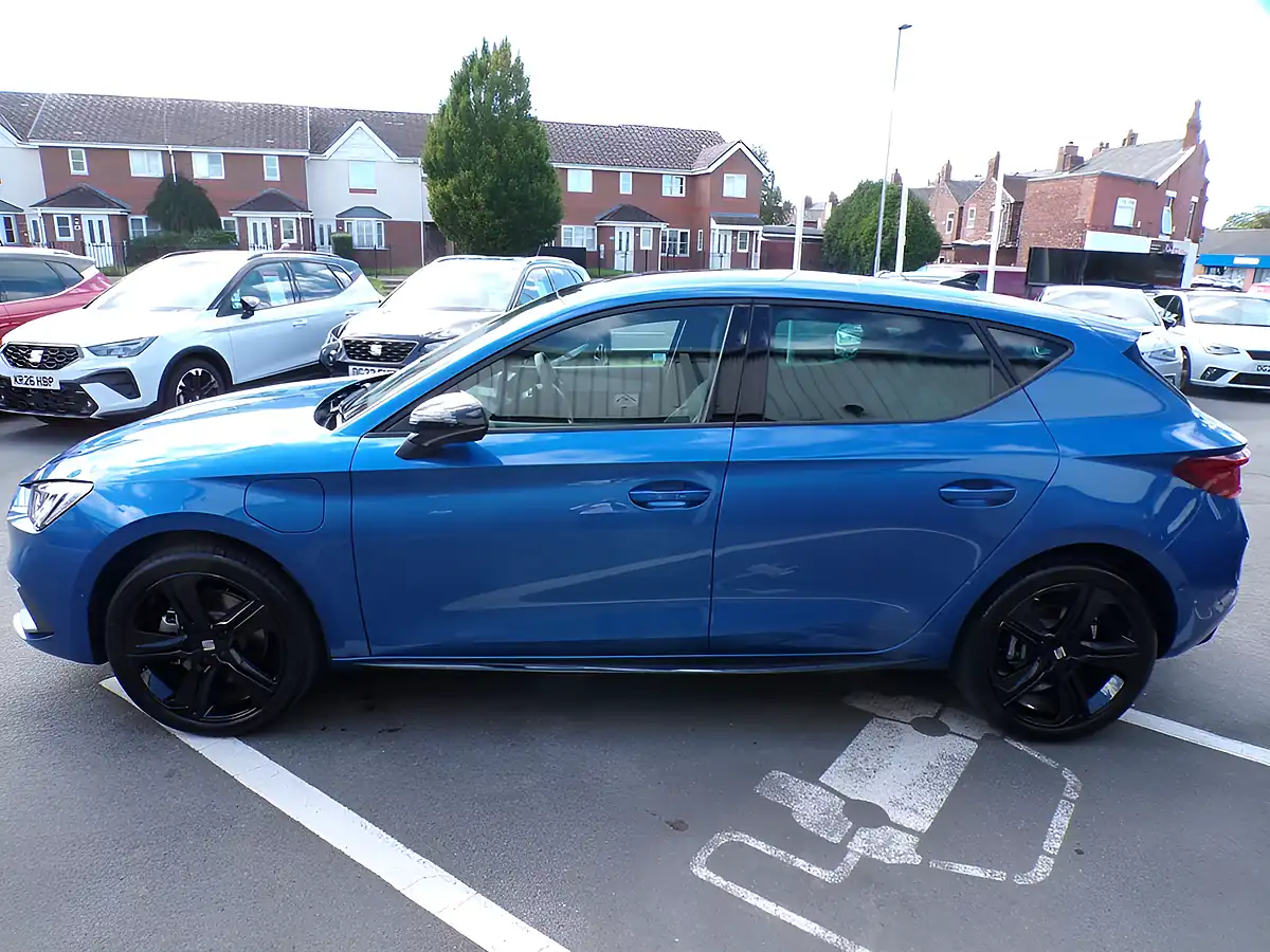 Used 2026 SEAT Leon Fr Black Edition Blue - Interior and Exterior details 7