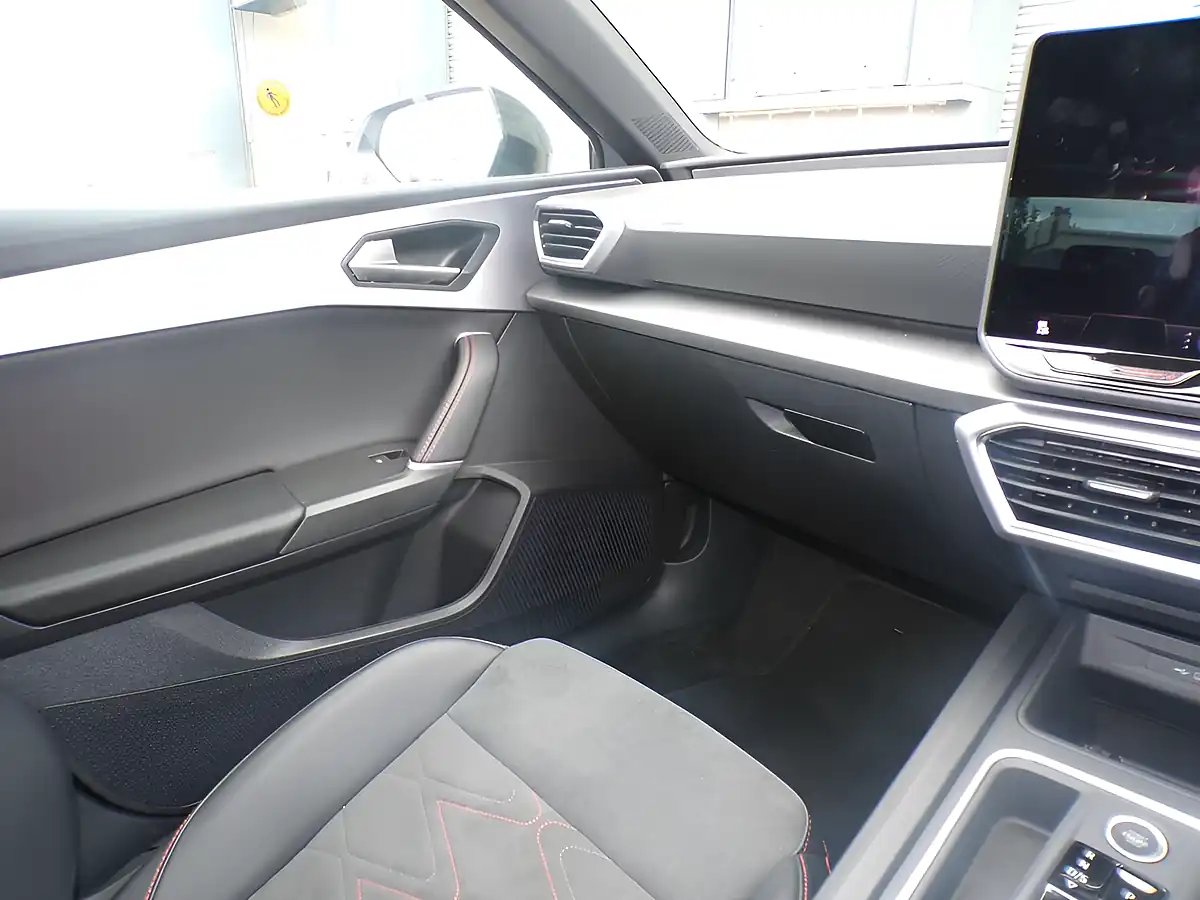 Used 2026 SEAT Leon Fr Black Edition Grey - Interior and Exterior details 14