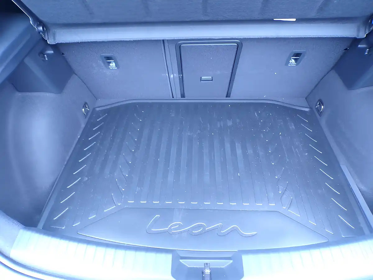 Used 2026 SEAT Leon Fr Black Edition Grey - Interior and Exterior details 6
