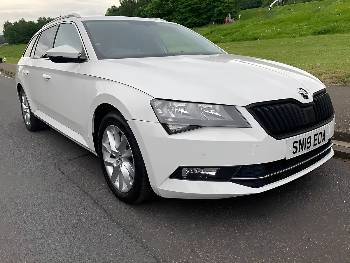 Used 2026 Skoda Superb Se White - Front View