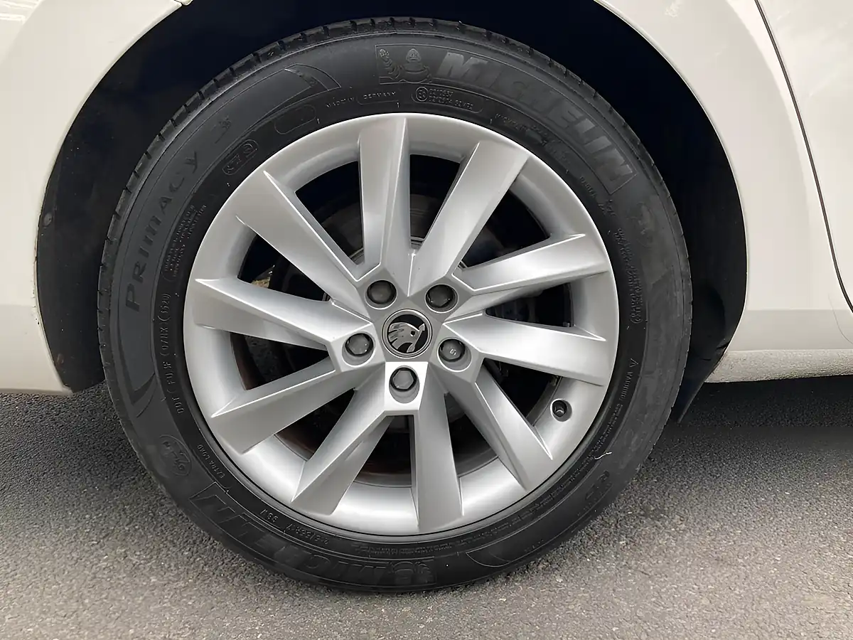Used 2026 Skoda Superb Se White - Interior and Exterior details 10