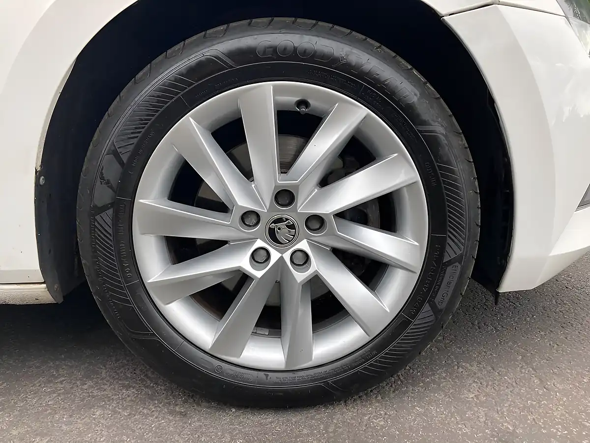 Used 2026 Skoda Superb Se White - Interior and Exterior details 8