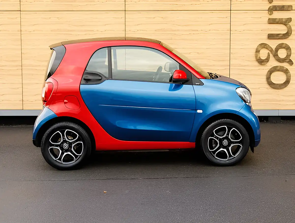 Used 2026 Smart Fortwo Coupe Prime Premium Red - Interior and Exterior details 8