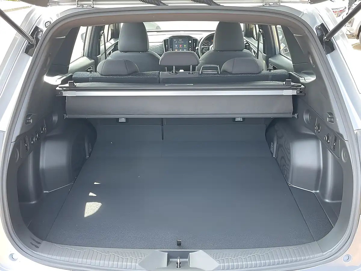 Used 2026 Subaru Forester Limited Silver - Interior and Exterior details 6
