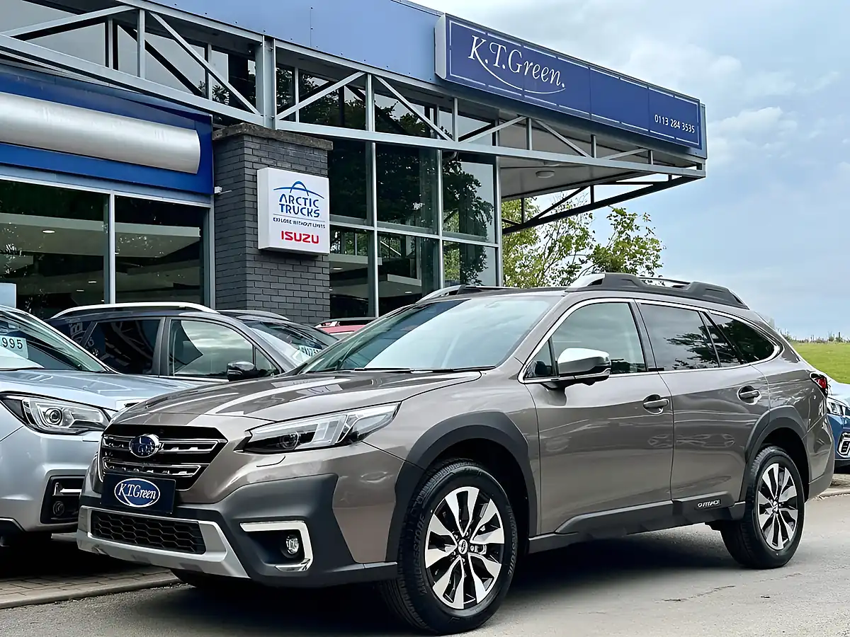Used 2026 Subaru Outback Touring Brilliant Bronze - Front View