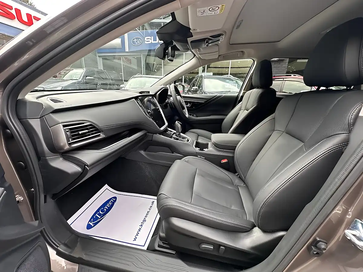Used 2026 Subaru Outback Touring Brilliant Bronze - Interior and Exterior details 10