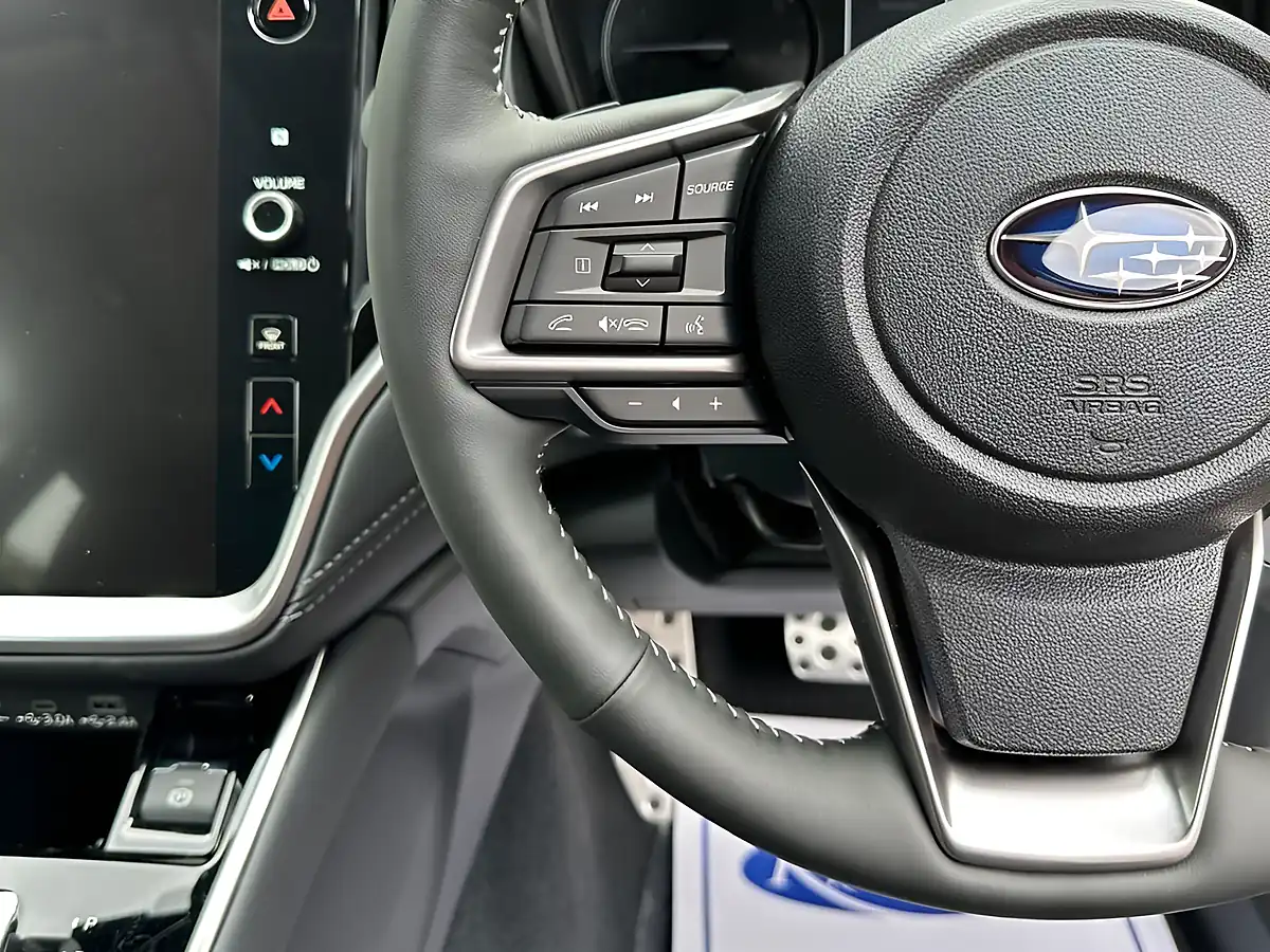 Used 2026 Subaru Outback Touring Brilliant Bronze - Interior and Exterior details 15