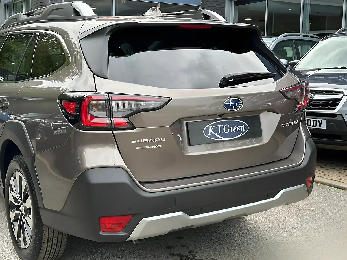 Used 2026 Subaru Outback Touring Brilliant Bronze - Interior and Exterior details 19