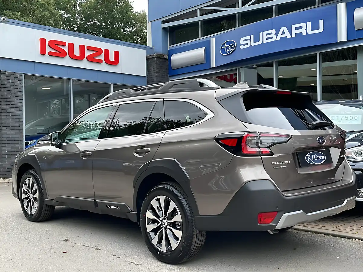 Used 2026 Subaru Outback Touring Brilliant Bronze - Interior and Exterior details 3