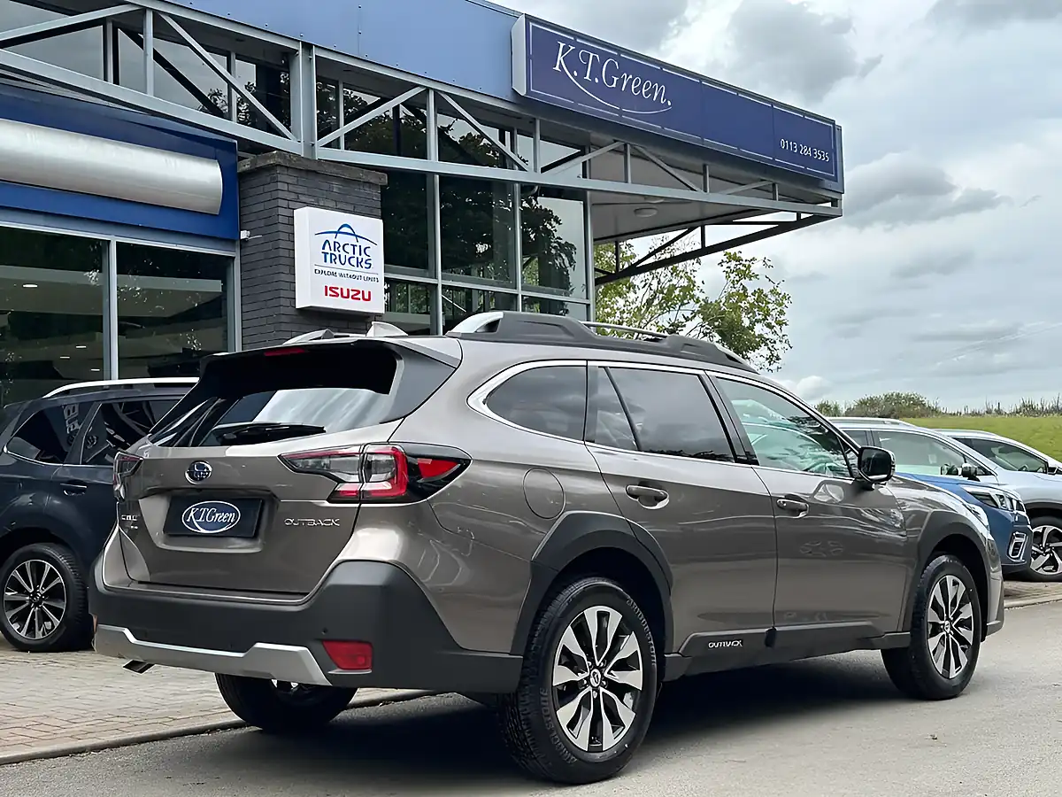 Used 2026 Subaru Outback Touring Brilliant Bronze - Interior and Exterior details 4