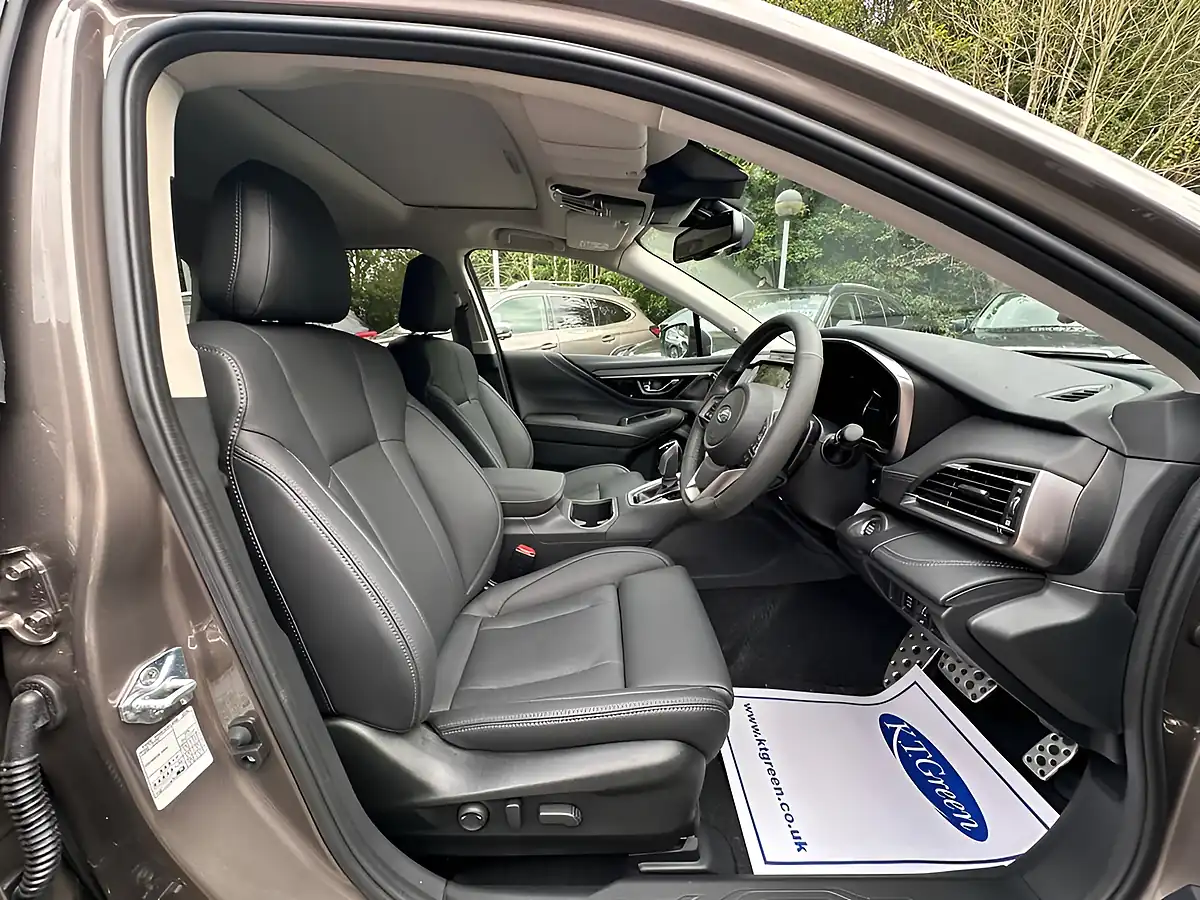 Used 2026 Subaru Outback Touring Brilliant Bronze - Interior and Exterior details 7