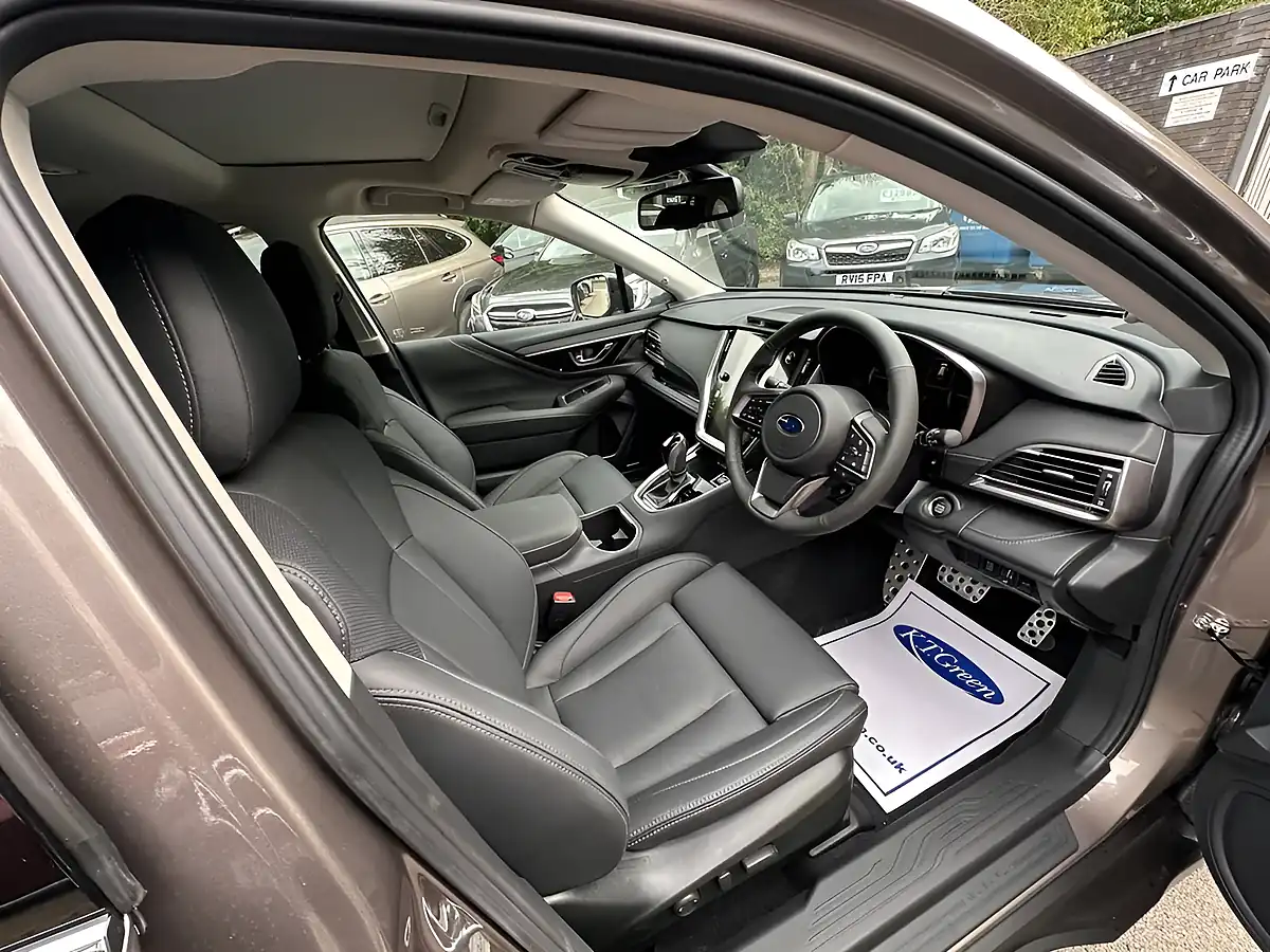 Used 2026 Subaru Outback Touring Brilliant Bronze - Interior and Exterior details 8