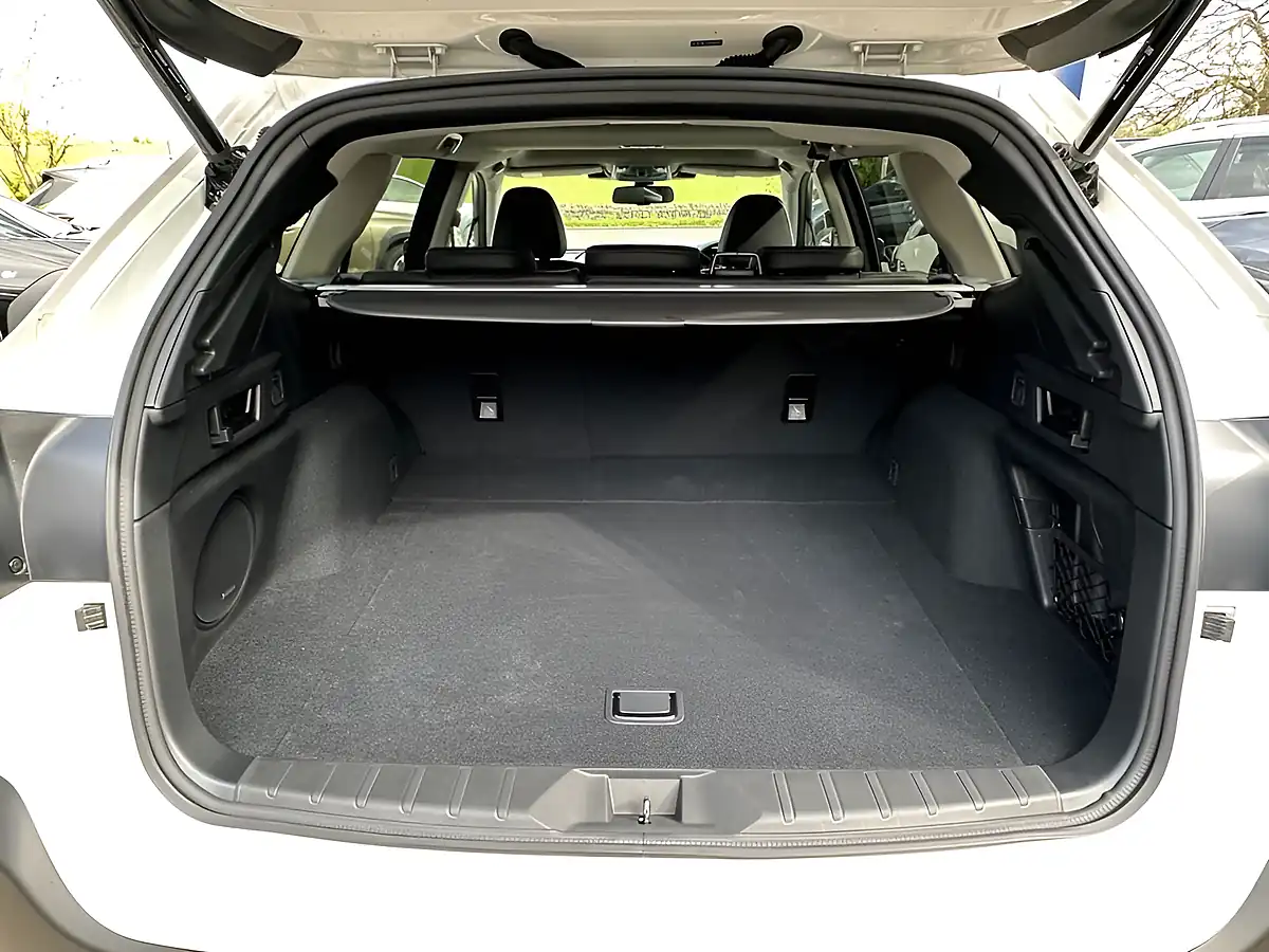 Used 2026 Subaru Outback Touring Crystal White - Interior and Exterior details 13