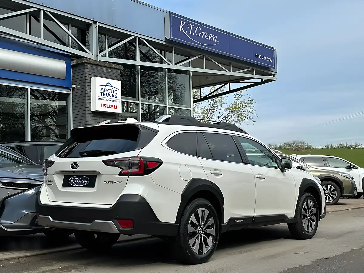 Used 2026 Subaru Outback Touring Crystal White - Interior and Exterior details 4
