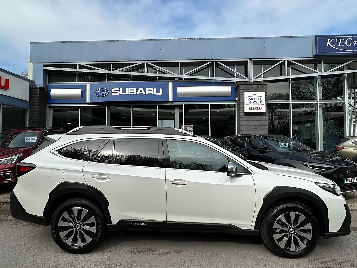 Used 2026 Subaru Outback Touring Crystal White - Interior and Exterior details 5