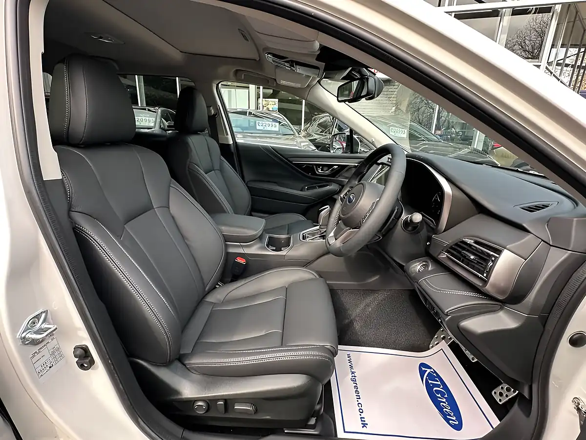 Used 2026 Subaru Outback Touring Crystal White - Interior and Exterior details 7