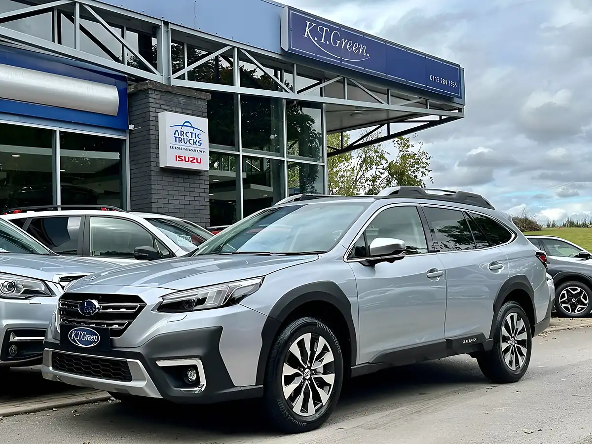 Used 2026 Subaru Outback Touring Silver - Front View