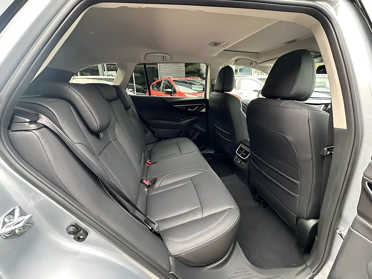 Used 2026 Subaru Outback Touring Silver - Interior and Exterior details 12