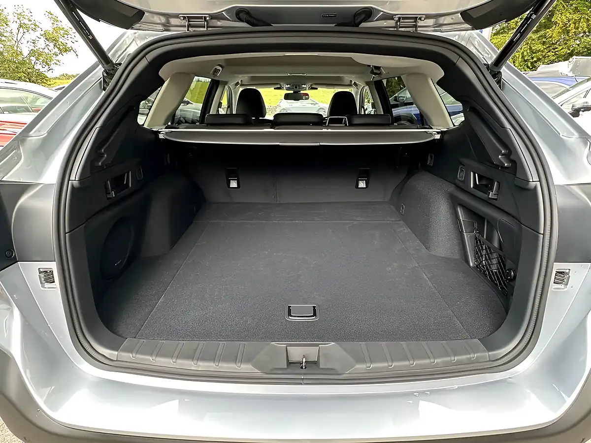 Used 2026 Subaru Outback Touring Silver - Interior and Exterior details 13