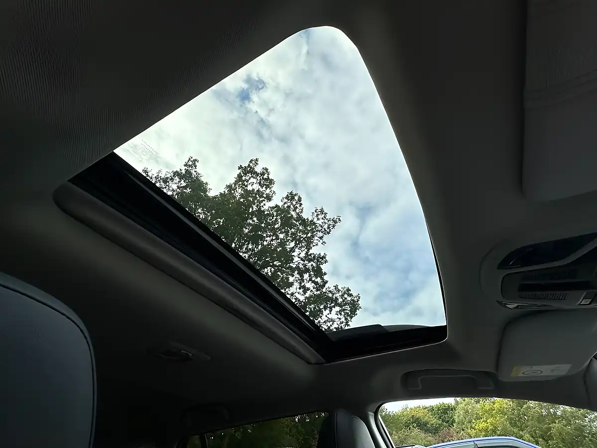 Used 2026 Subaru Outback Touring Silver - Interior and Exterior details 20