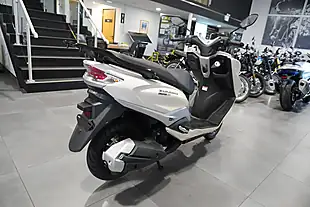 Used 2026 Suzuki Burgman Street Ex Pearl White - Interior and Exterior details 5