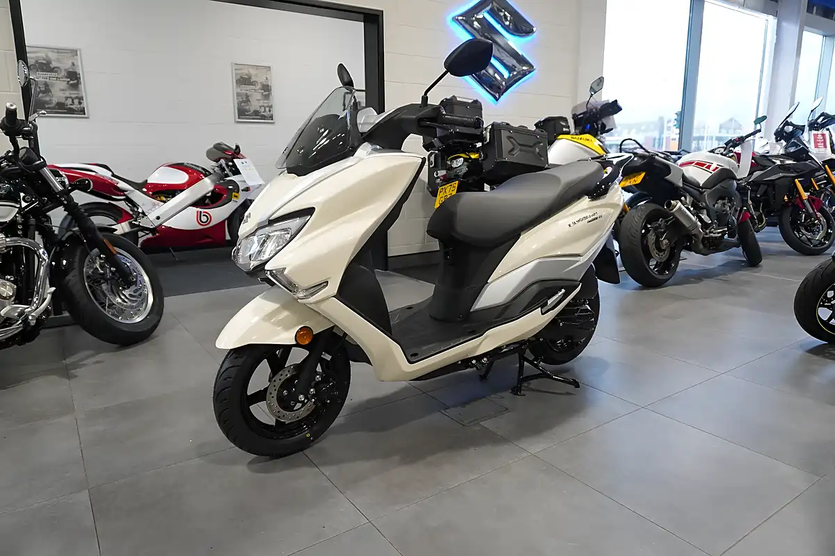 Used 2026 Suzuki Burgman Street Ex Pearl White - Interior and Exterior details 6