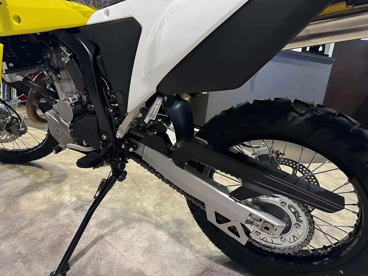Used 2026 Suzuki DR-Z4S 400 Constant Mesh - Interior and Exterior details 10
