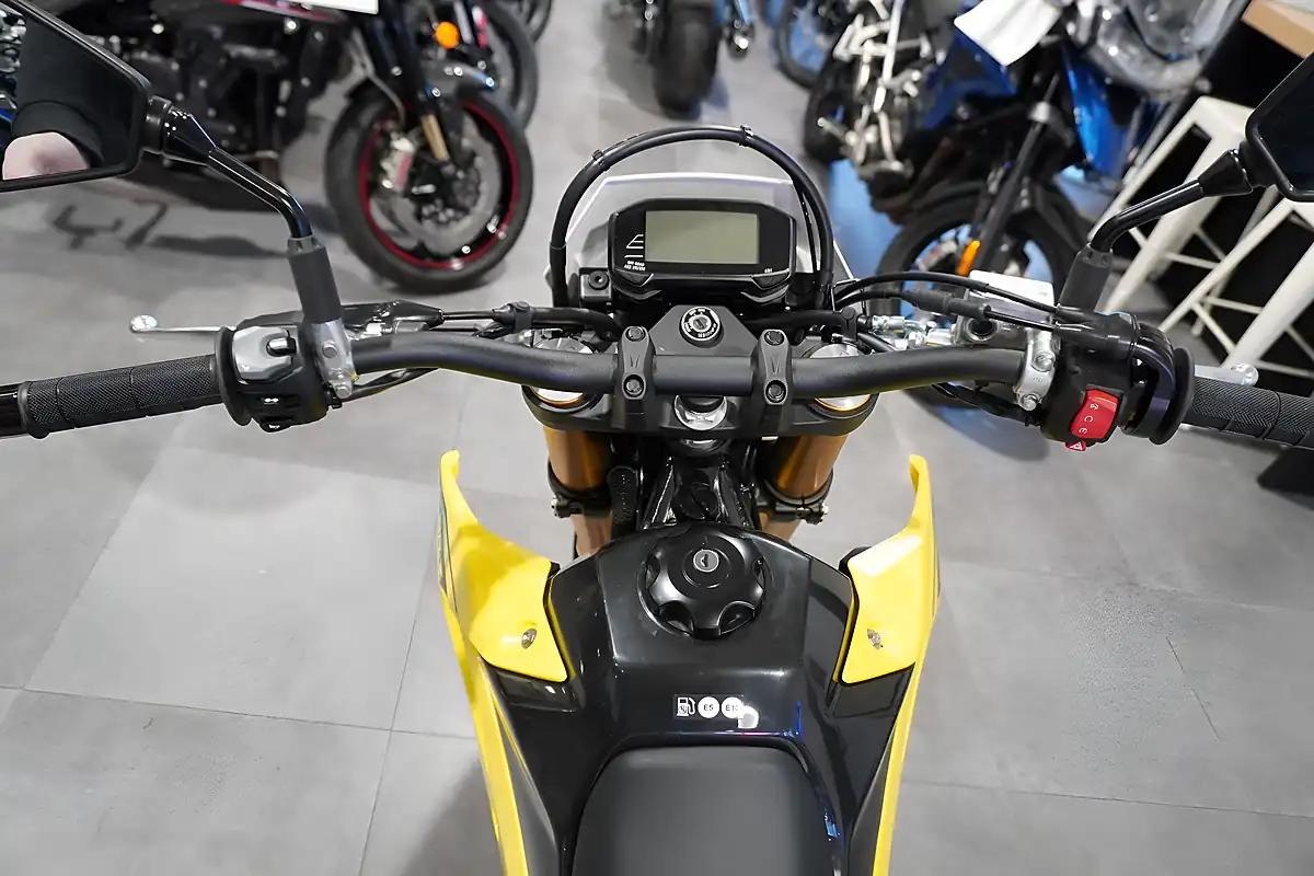 Used 2026 Suzuki DR-Z4S Champion Yellow - Interior and Exterior details 7