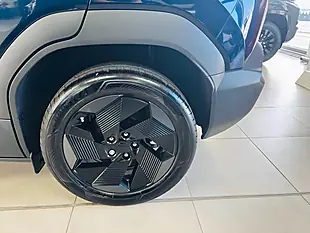 Used 2026 Suzuki E Vitara Motion Blue - Interior and Exterior details 12