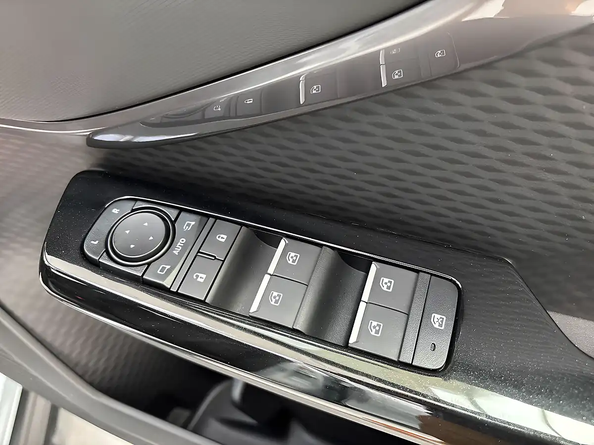 Used 2026 Suzuki E Vitara Motion Silver - Interior and Exterior details 16