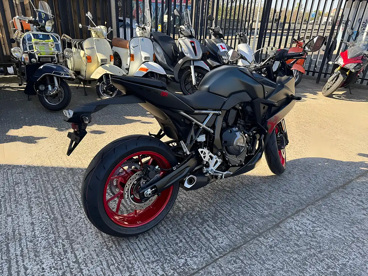 Used 2026 Suzuki GSX-8R 800 - Interior and Exterior details 12