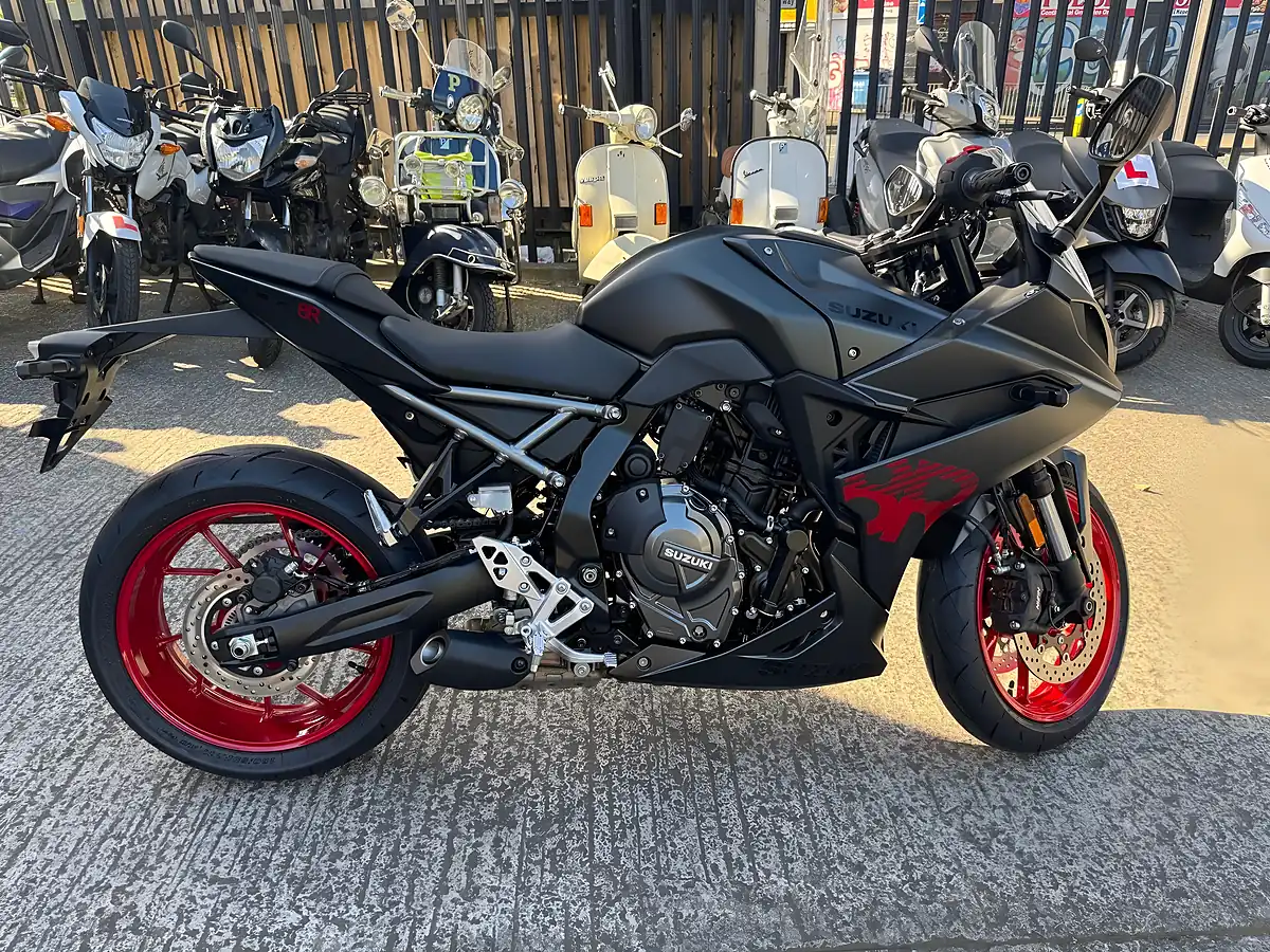 Used 2026 Suzuki GSX-8R 800 - Interior and Exterior details 3