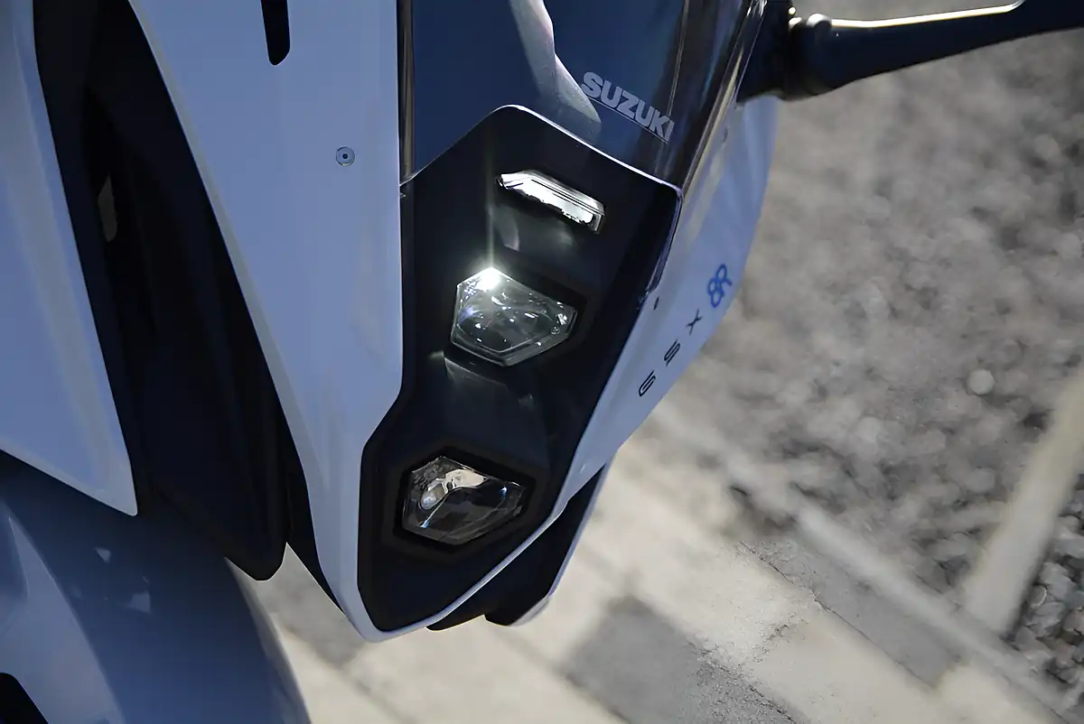 Used 2026 Suzuki GSX-8R 8R White - Interior and Exterior details 11