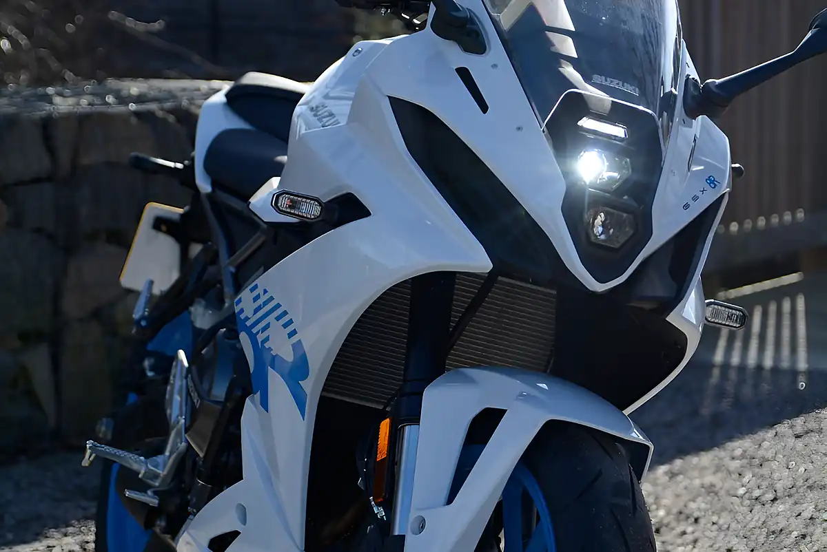 Used 2026 Suzuki GSX-8R 8R White - Interior and Exterior details 12