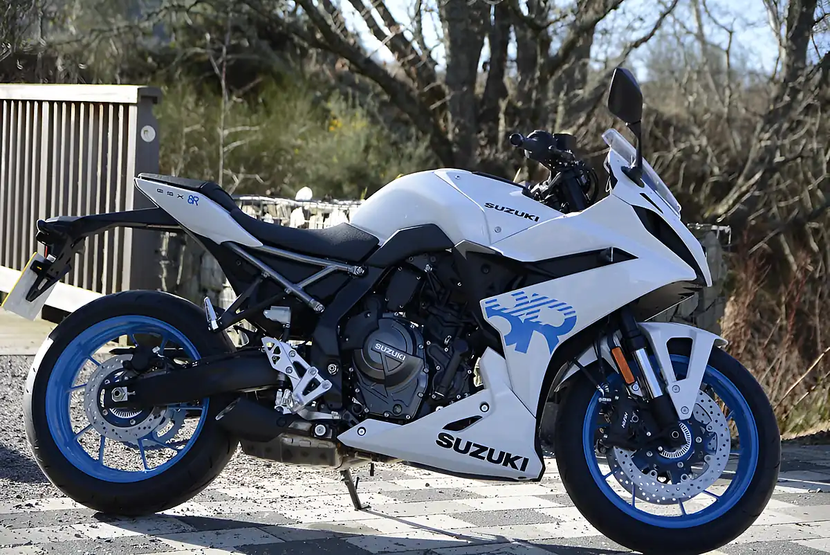 Used 2026 Suzuki GSX-8R 8R White - Interior and Exterior details 13