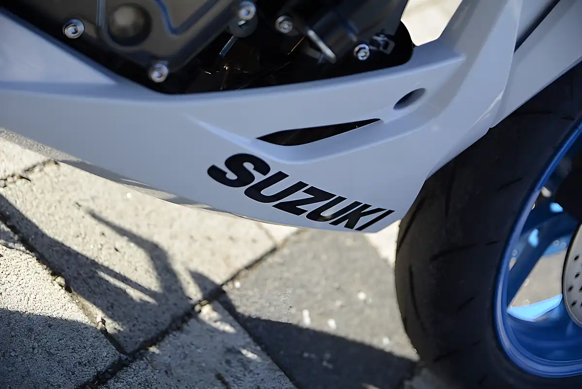 Used 2026 Suzuki GSX-8R 8R White - Interior and Exterior details 5