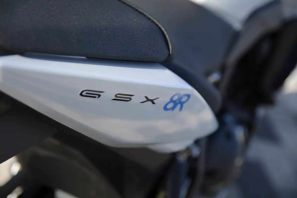 Used 2026 Suzuki GSX-8R 8R White - Interior and Exterior details 6