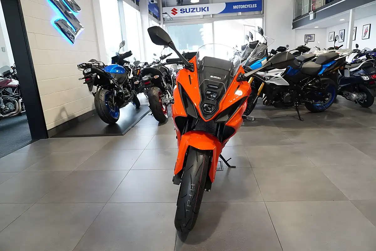 Used 2026 Suzuki GSX-8R Glass Blaze Orange - Interior and Exterior details 3