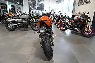 Used 2026 Suzuki GSX-8R Glass Blaze Orange - Interior and Exterior details 4