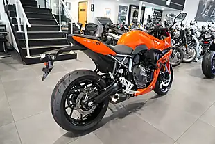 Used 2026 Suzuki GSX-8R Glass Blaze Orange - Interior and Exterior details 5