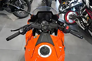 Used 2026 Suzuki GSX-8R Glass Blaze Orange - Interior and Exterior details 7
