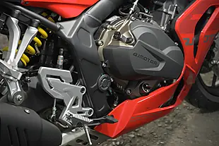 Used 2026 Suzuki GSX-8R Glass Blaze Orange - Interior and Exterior details 11