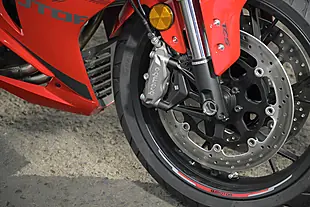 Used 2026 Suzuki GSX-8R Glass Blaze Orange - Interior and Exterior details 12