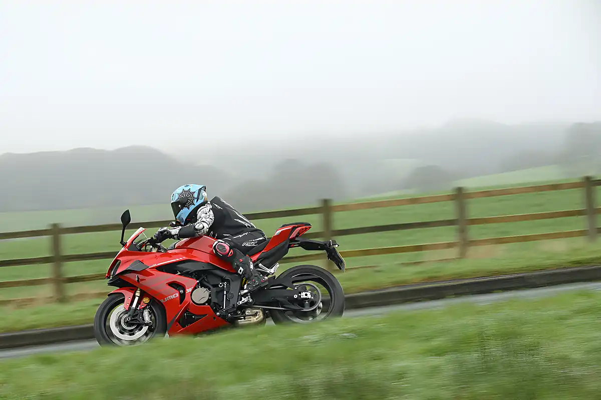 Used 2026 Suzuki GSX-8R Glass Blaze Orange - Interior and Exterior details 2