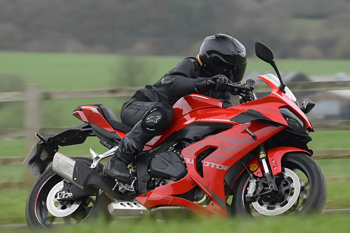 Used 2026 Suzuki GSX-8R Glass Blaze Orange - Interior and Exterior details 5