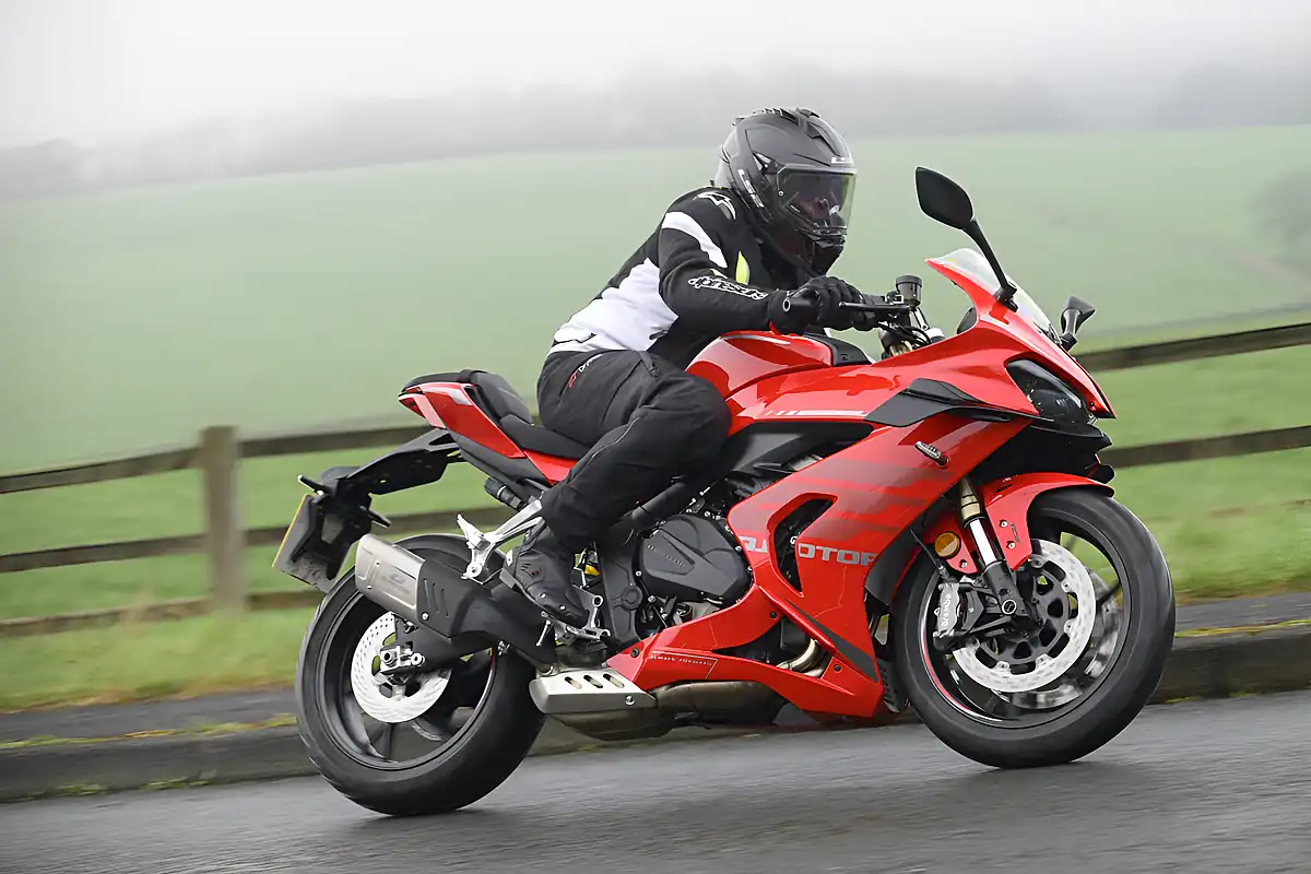 Used 2026 Suzuki GSX-8R Glass Blaze Orange - Interior and Exterior details 6