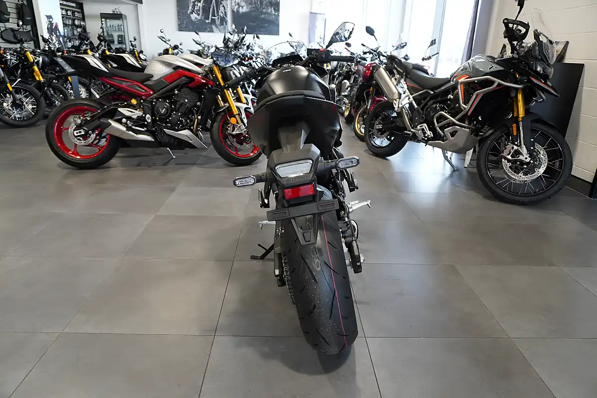 Used 2026 Suzuki GSX-8R Metallic Matt Black - Interior and Exterior details 4