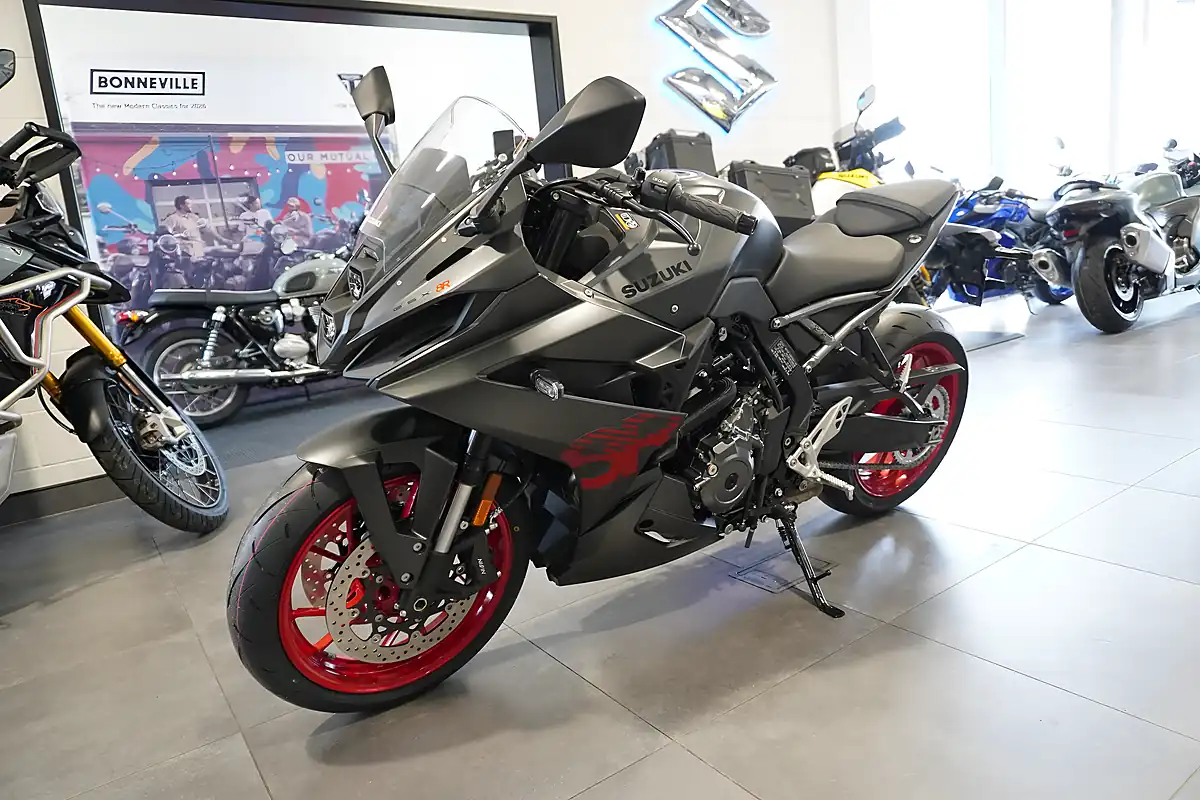 Used 2026 Suzuki GSX-8R Metallic Matt Black - Interior and Exterior details 6
